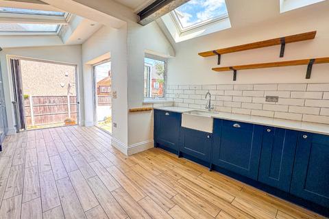 4 bedroom end of terrace house for sale, Alabama Street, Plumstead, London, SE18