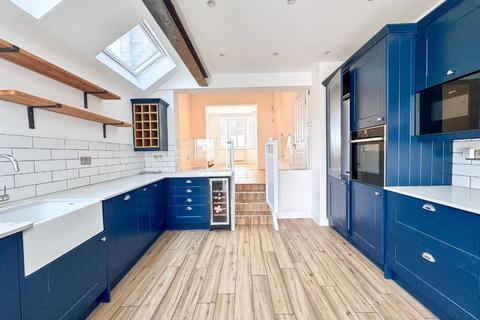 4 bedroom end of terrace house for sale, Alabama Street, Plumstead, London, SE18