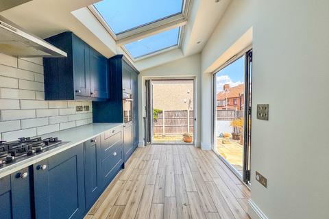 4 bedroom end of terrace house for sale, Alabama Street, Plumstead, London, SE18
