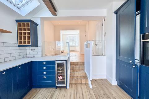 4 bedroom end of terrace house for sale, Alabama Street, Plumstead, London, SE18