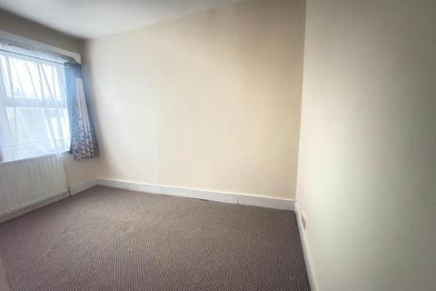 4 bedroom terraced house to rent, Spencer Street, Southall