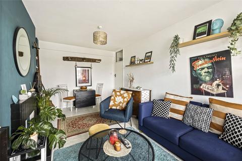 2 bedroom flat for sale, Lincoln Court, South Street, Lancing, West Sussex,, BN15
