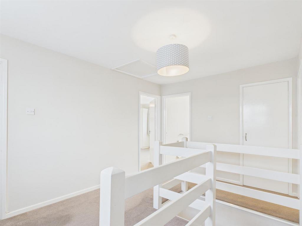 4-bed-house-leckhampton-13.jpg