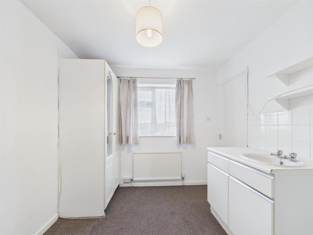4-bed-house-leckhampton-16.jpg