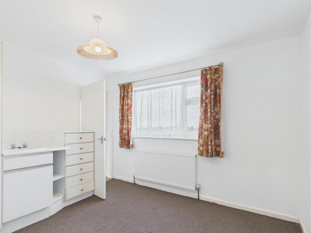 4-bed-house-leckhampton-14.jpg