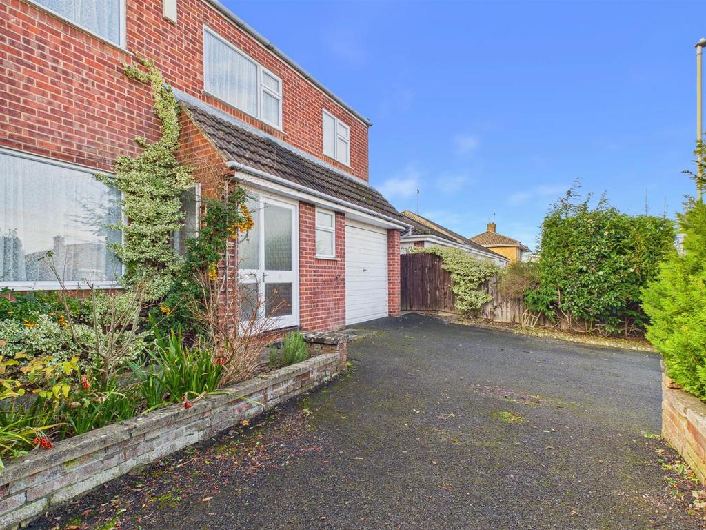 4-bed-house-leckhampton-22.jpg