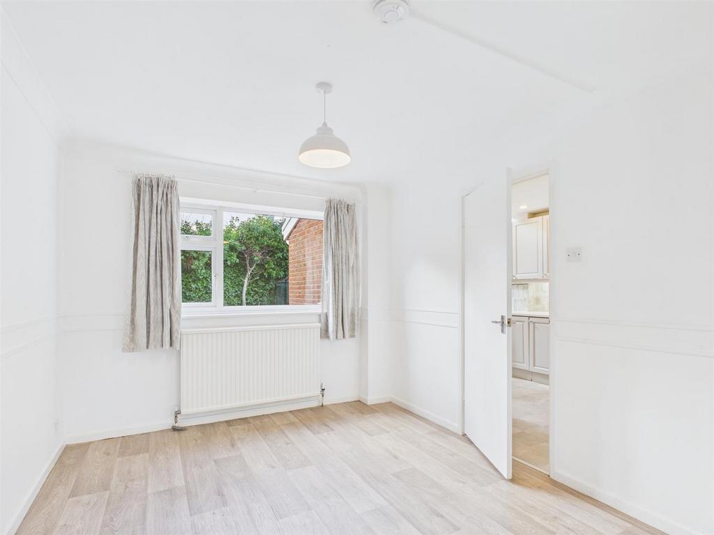 4-bed-house-leckhampton-6.jpg