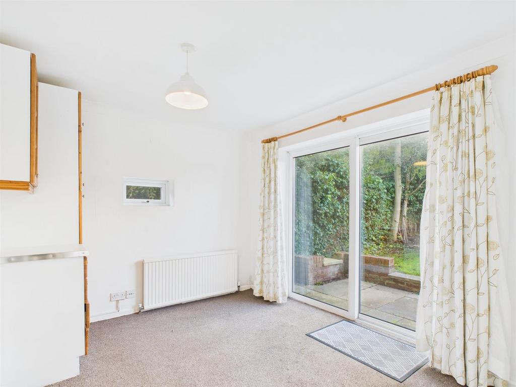 4-bed-house-leckhampton-7.jpg