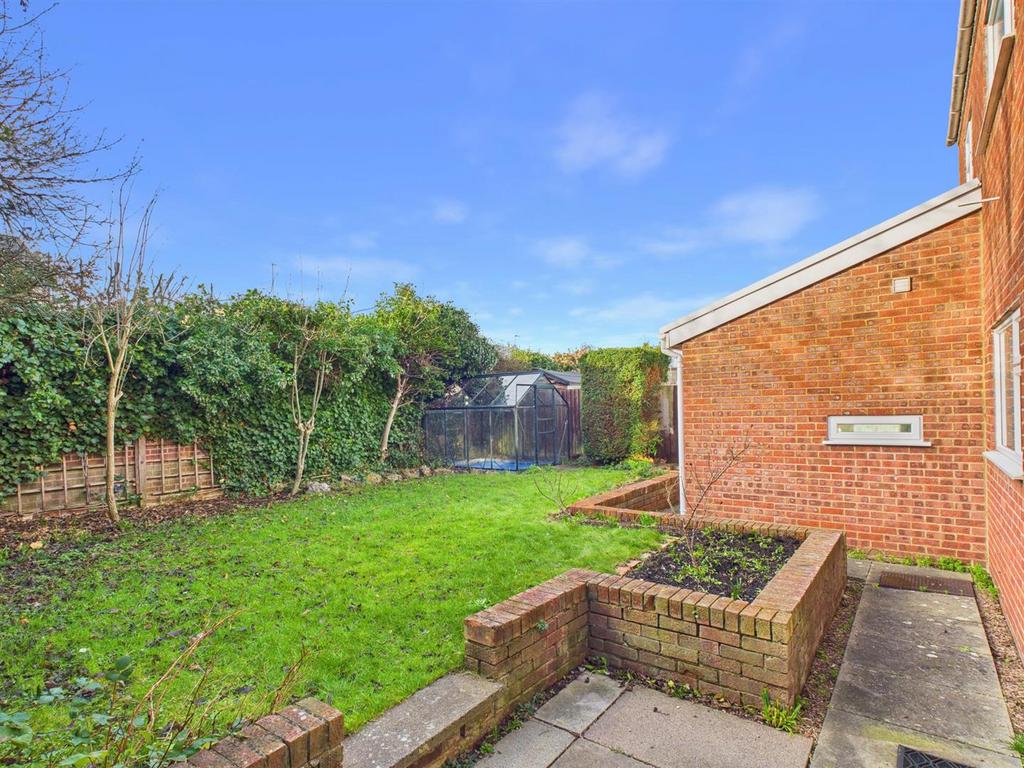 4-bed-house-leckhampton-1.jpg