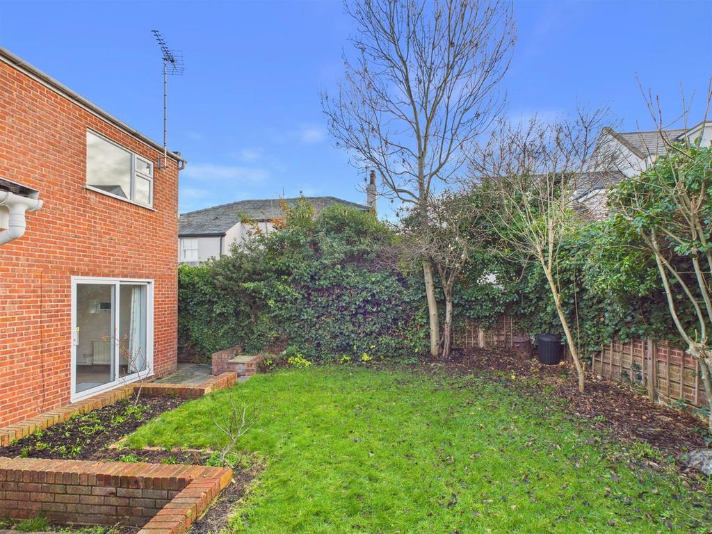 4-bed-house-leckhampton-4.jpg
