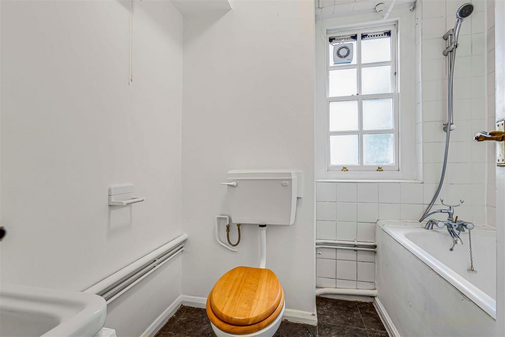 Bathroom.JPG