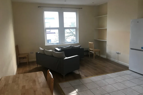 2 bedroom flat to rent, Hounslow TW3