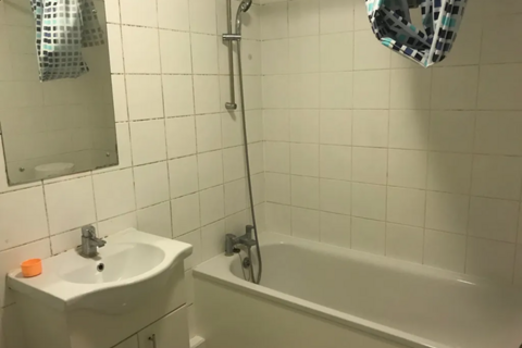 2 bedroom flat to rent, Hounslow TW3