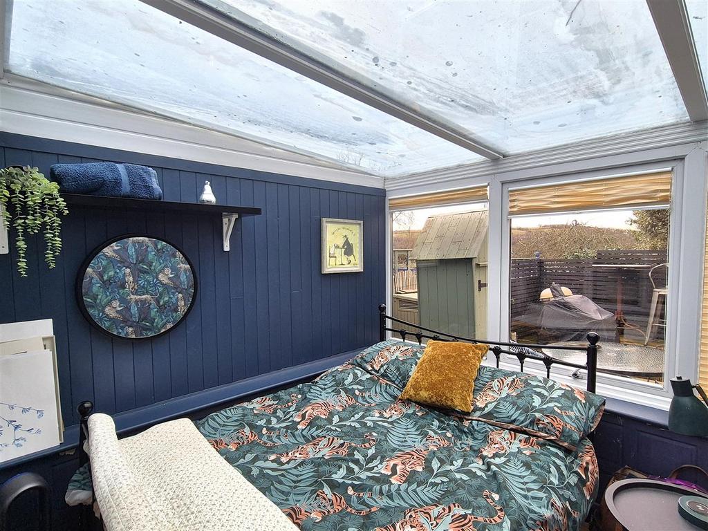 Hobby room/occasion bedroom