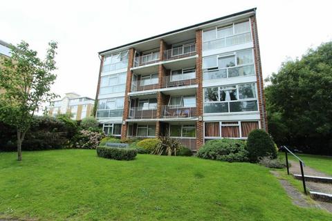 2 bedroom flat to rent, Brompton Court, Stanmore HA7