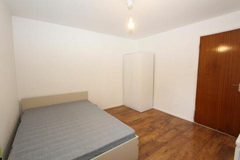2 bedroom flat to rent, Brompton Court, Stanmore HA7