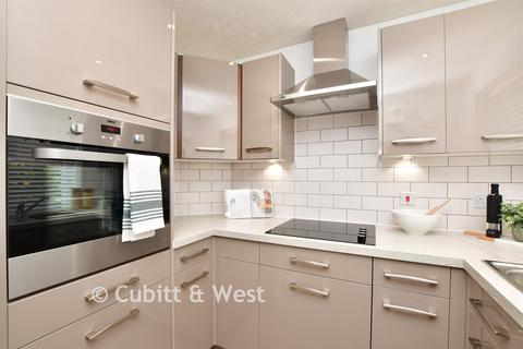2 bedroom flat for sale, Garland Road, East Grinstead, West Sussex