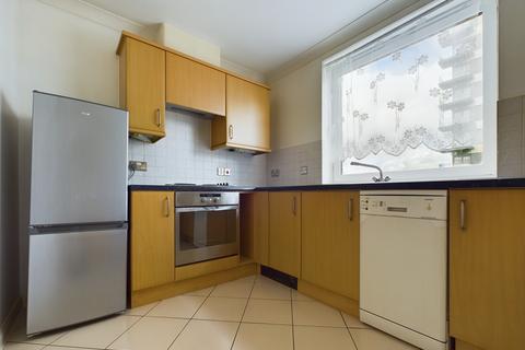 2 bedroom flat to rent, Crown Heights, Alencon Link, Basingstoke, RG21