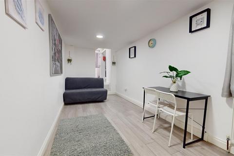 1 bedroom flat to rent, Harrow Road, Kensal Green NW10