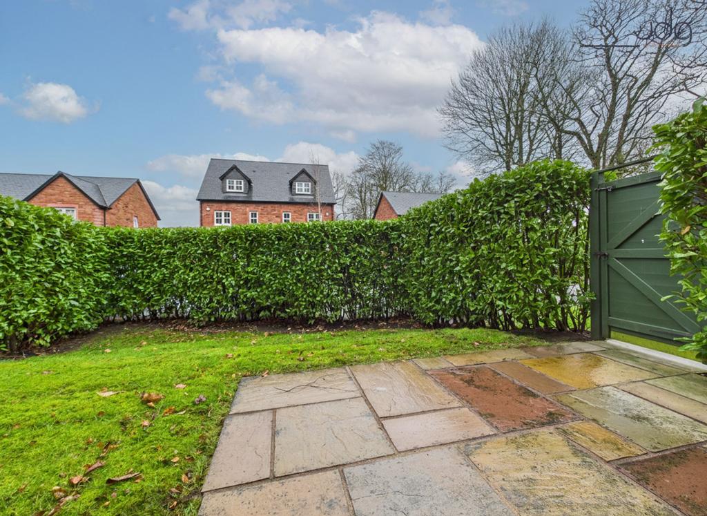 Spacious garden with a mixture of lawn and...