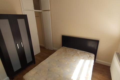 3 bedroom flat to rent, Cavendish Road