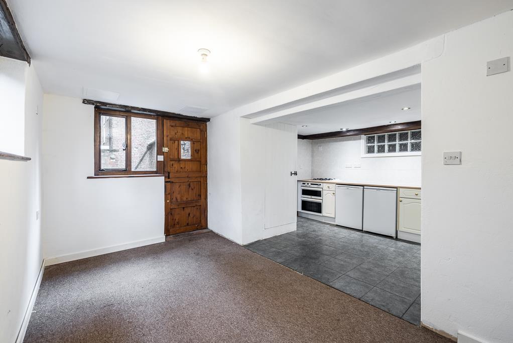 Entrance Hall/Dining Area
