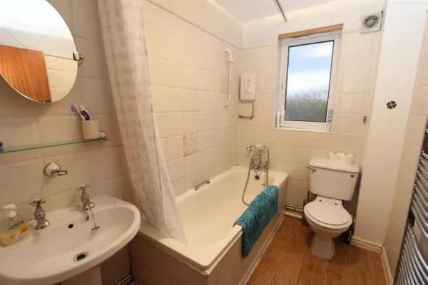 Bathroom / WC: