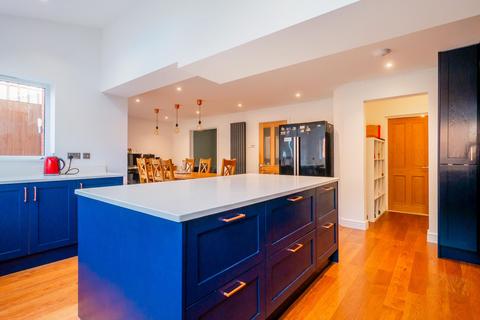 4 bedroom detached house for sale, Victoria Avenue, Rayleigh SS6
