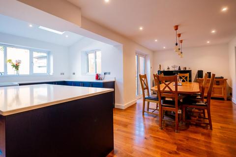 4 bedroom detached house for sale, Victoria Avenue, Rayleigh SS6
