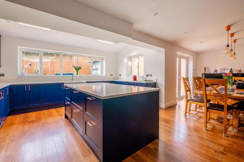 4 bedroom detached house for sale, Victoria Avenue, Rayleigh SS6