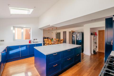 4 bedroom detached house for sale, Victoria Avenue, Rayleigh SS6
