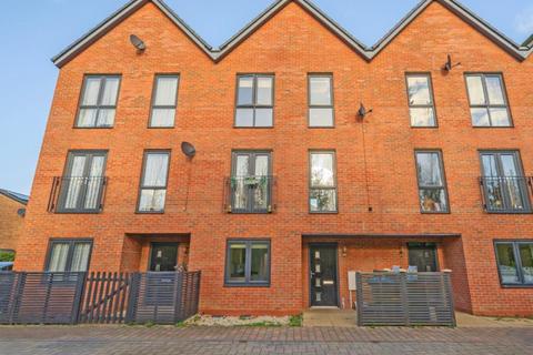 undefined, Brooks Mews,  Aylesbury,  HP19