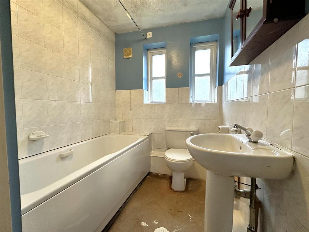 First Floor Bathroom 782