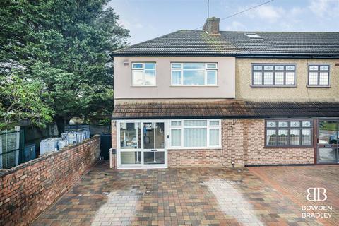 3 bedroom house to rent, Walton Road, Romford, RM5