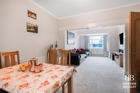 3 bedroom house to rent, Walton Road, Romford, RM5