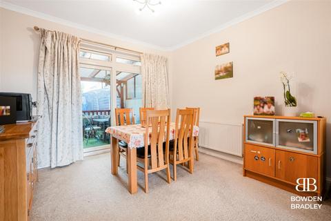 3 bedroom house to rent, Walton Road, Romford, RM5