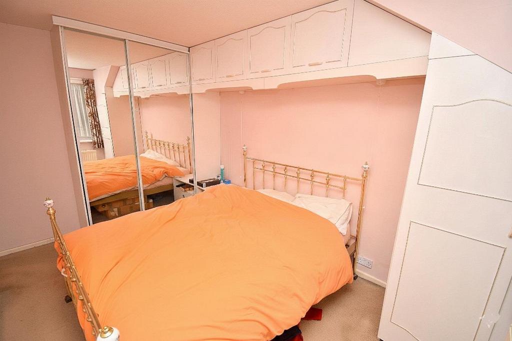 Bed 1.jpg