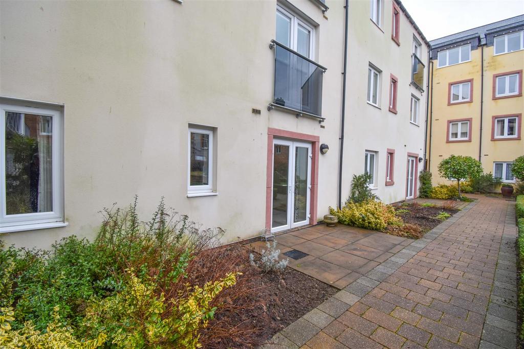 10 Pele Court Patio.jpg