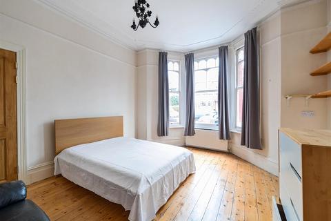 4 bedroom terraced house for sale, Keslake Road, London NW6