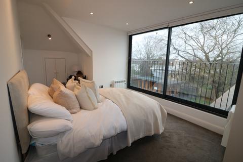 undefined, Gunnersbury Avenue, Ealing, London, W5