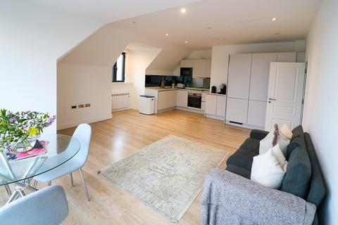 3 bedroom apartment to rent, Gunnersbury Avenue, Ealing, London, W5