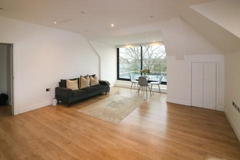 3 bedroom apartment to rent, Gunnersbury Avenue, Ealing, London, W5