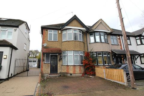 4 bedroom semi-detached house to rent, Norfolk Road, RM14