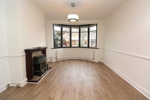 4 bedroom semi-detached house to rent, Norfolk Road, RM14