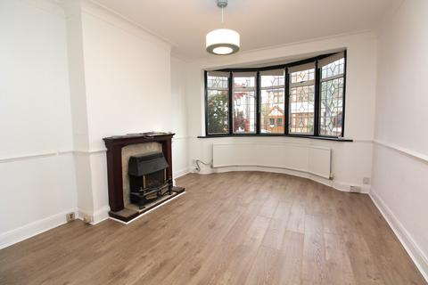 4 bedroom semi-detached house to rent, Norfolk Road, RM14