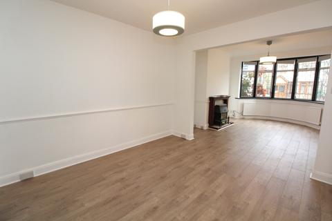 4 bedroom semi-detached house to rent, Norfolk Road, RM14