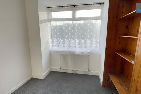 3 bedroom terraced house to rent, Victoria Road, Barking IG11