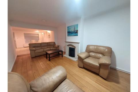 4 bedroom semi-detached house for sale, Reaper Road, Colchester, CO3