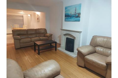 4 bedroom semi-detached house for sale, Reaper Road, Colchester, CO3