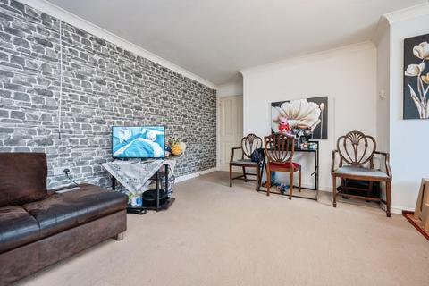 2 bedroom flat for sale, Orchid Close, Luton, LU3